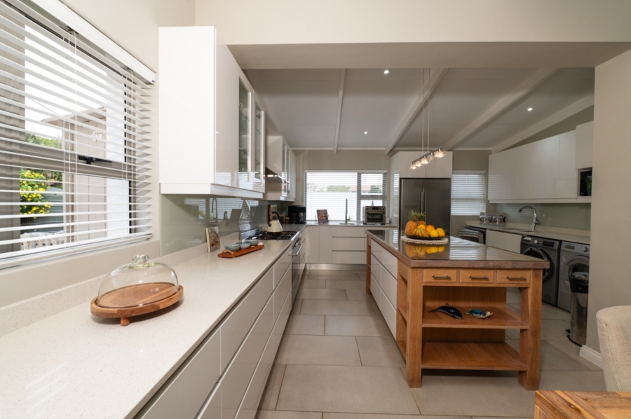 3 Bedroom Property for Sale in Brenton On Sea Western Cape